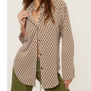 Silky Retro Print Button Down Medium